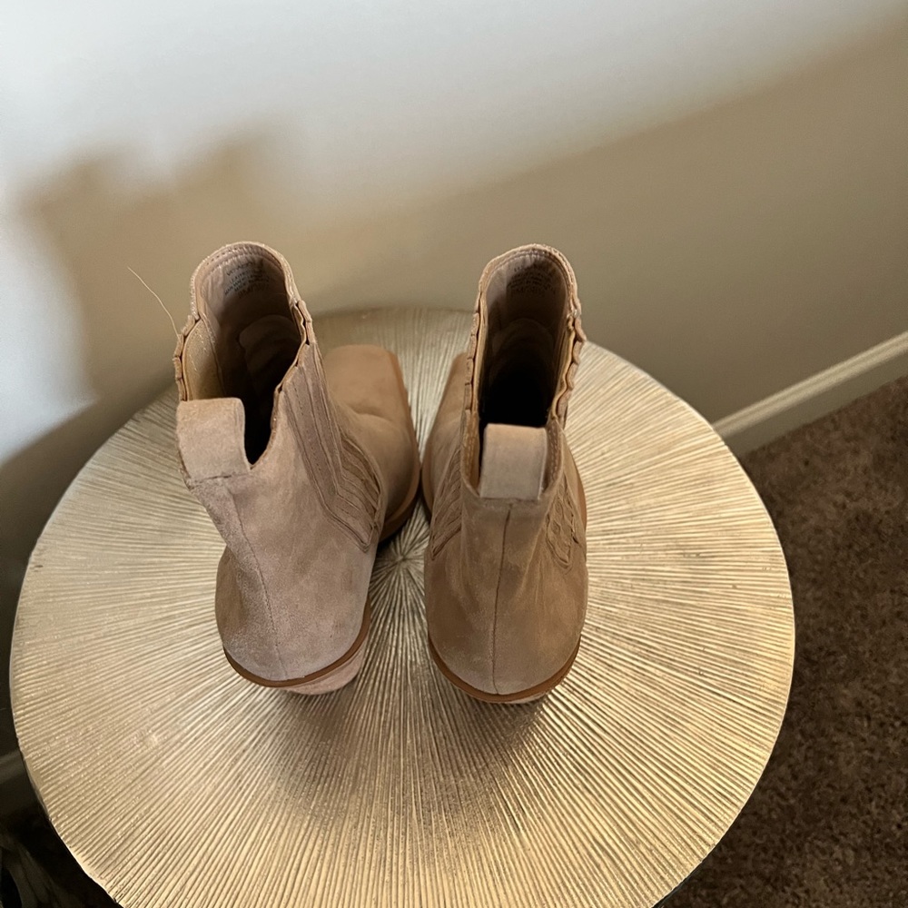 Vince Camuto Boots Size 8